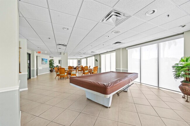 Building Photo - 801 S Ocean Dr