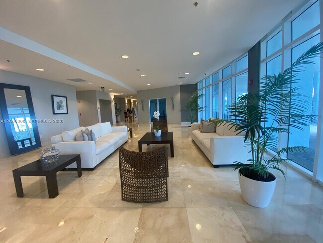 Building Photo - 6515 Collins Ave