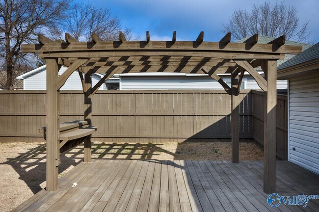 Building Photo - 103 N W Sugar Bluff Ln