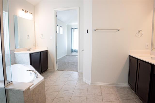 Building Photo - 1216 Rosebay Dr