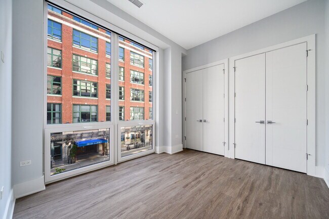 Building Photo - 812 W Adams St