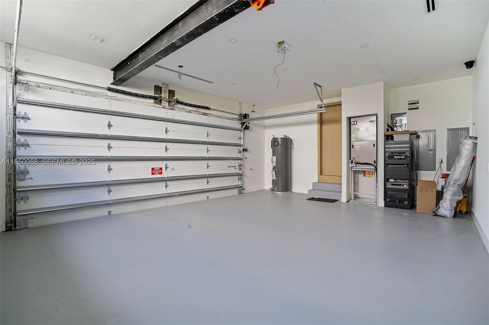 Building Photo - 3251 NE 164th St