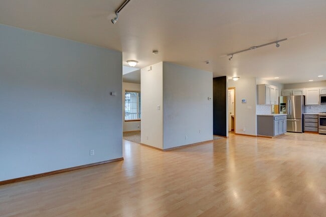 Building Photo - Stunning 4 Bedroom, 2.5 Bathroom Home With...