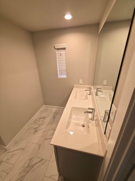 Building Photo - 2626 Finley