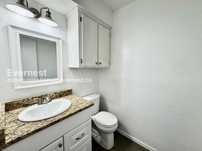 Building Photo - 3 Bed/1.5 Bath Home with Garage / Pet-Frie...