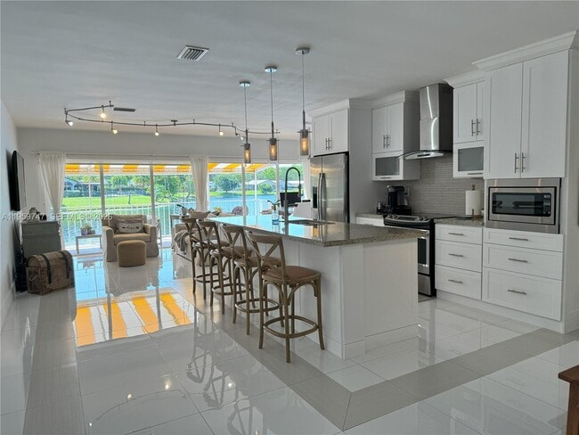 Building Photo - 7002 Holly Rd