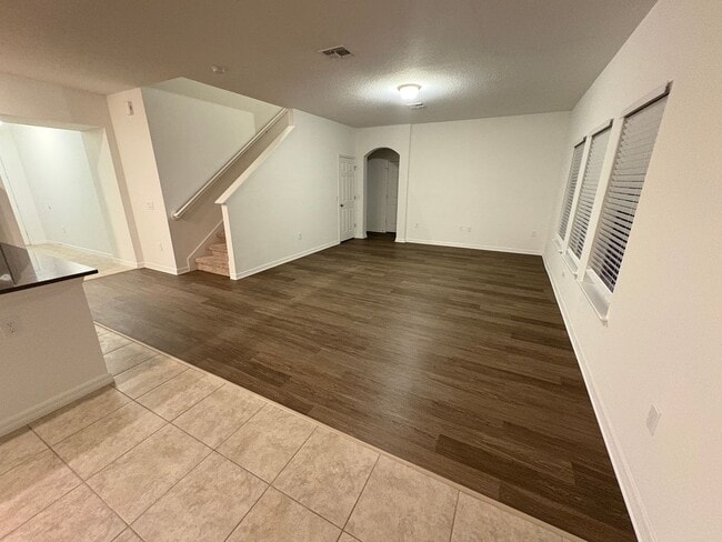 Building Photo - 4 bedroom 2.5 Bath House on Oakland Trails...