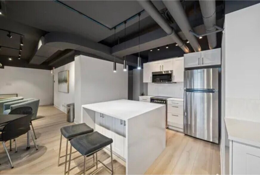 Building Photo - 3100 N Lake Shore Dr