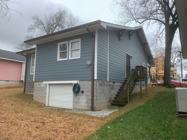 Building Photo - 1610 Kirby Ave