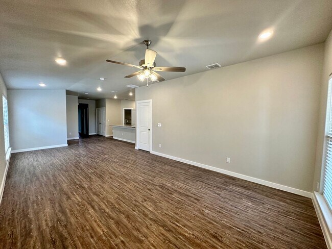 Building Photo - Indulge in Luxury: Upscale 3-Bedroom Duplex for Rent in Coveted Harvest Neighborhood