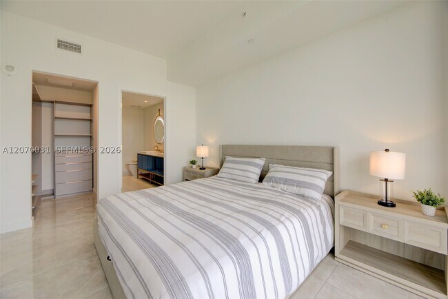 Building Photo - 2678 Tigertail Ave