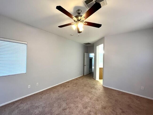 Building Photo - Charming Single Story 3 Bedroom Home