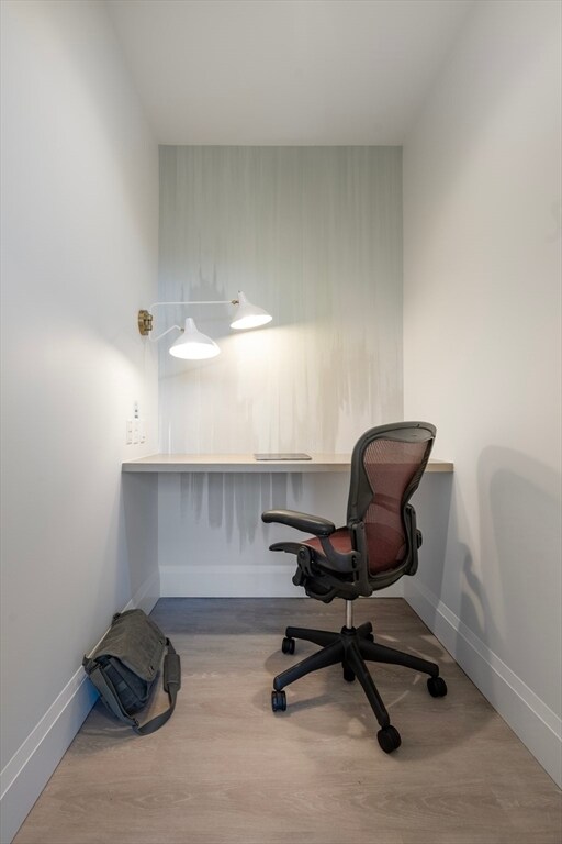 Building Photo - 93 Bennington St