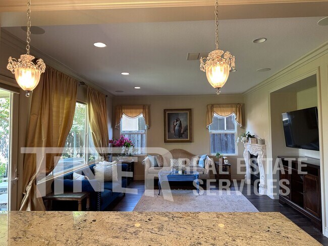 Building Photo - 3576 Hume St