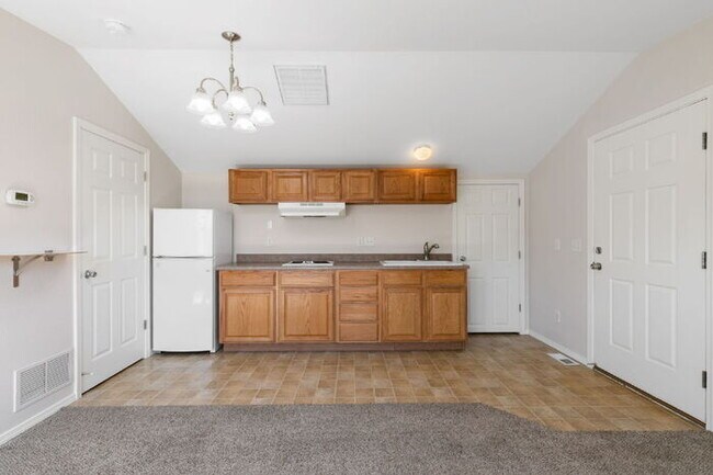 Building Photo - Studio. $810 Rent includes utilities. Oct ...
