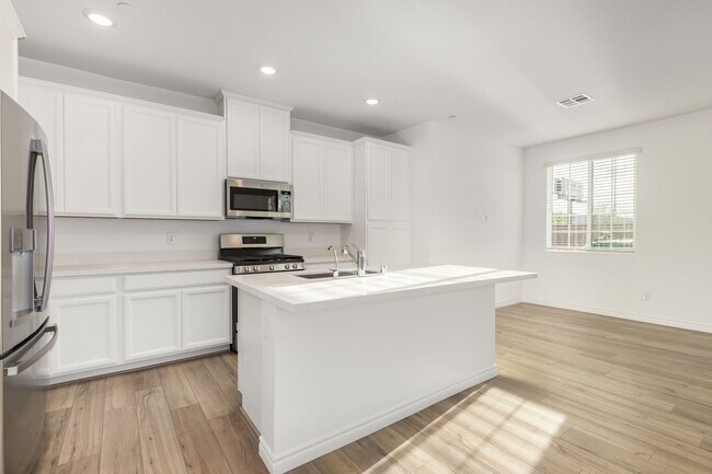 Building Photo - 2023 built townhome
