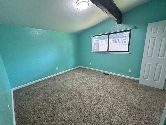 Building Photo - FOR RENT: Charming 3-Bedroom, 2-Bath Home in Yukon! - Move In Deposit-Free! (If Qualified)