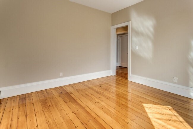 Building Photo - 8 Shetland St