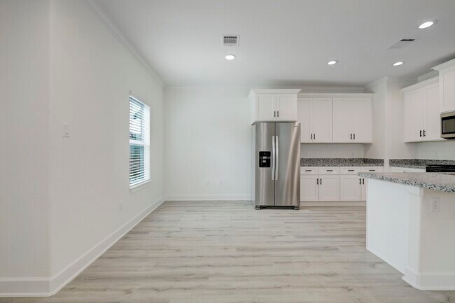 Building Photo - 4002 Elmwood St