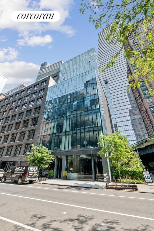 Building Photo - 515 W 29th St
