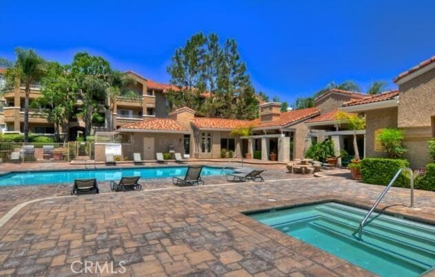 Building Photo - 1020 Vista Del Cerro Dr