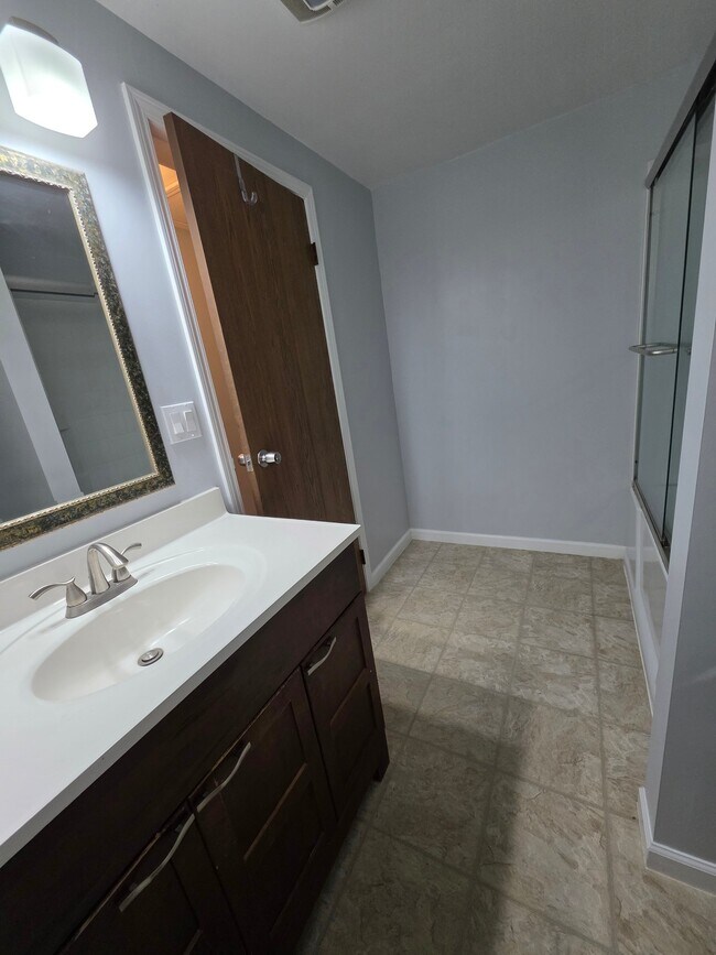 Building Photo - 375 Hauxwell Dr