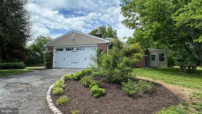 Building Photo - 541 Cheyney Rd