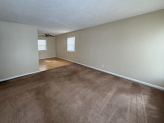 Building Photo - POM1857