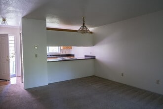 Building Photo - Modern 2-Bed / 2.5-Bath Condo Near OHSU — ...