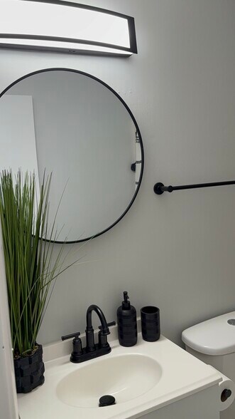 Full Bathroom 2 - 117 Baybridge Dr