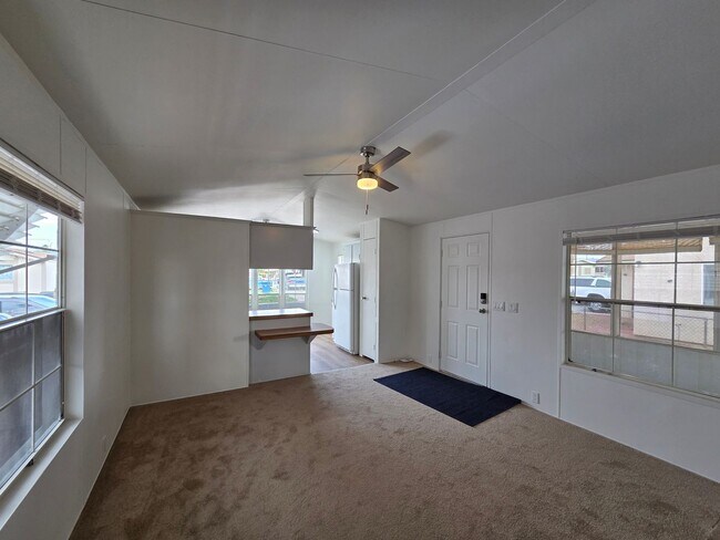 Building Photo - Newly refurbished 2 bedroom 1 Bath fully fenced manufactured home in Central Bullhead City.