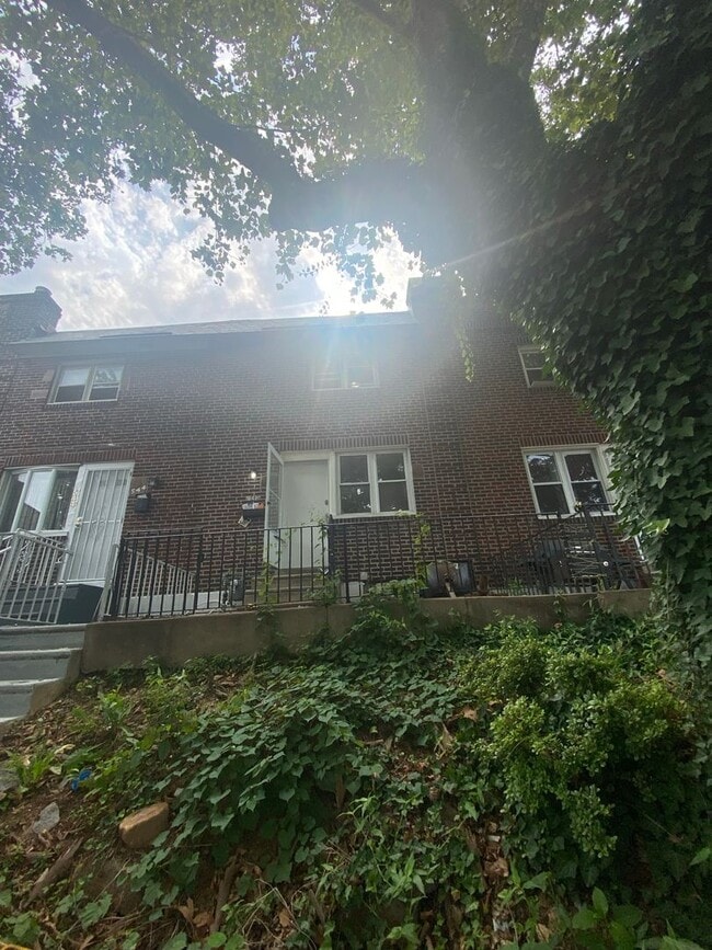 Building Photo - Gorgeously Remodeled 3 BR Townhome in Upper Darby
