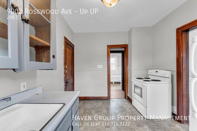 Building Photo - 9002 Rosewood Ave