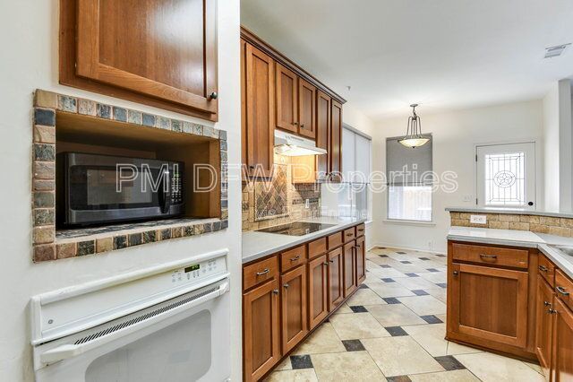 Building Photo - 6721 Hayling Way