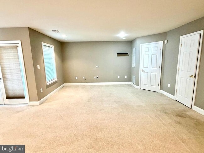 Building Photo - 47574 Royal Burnham Terrace