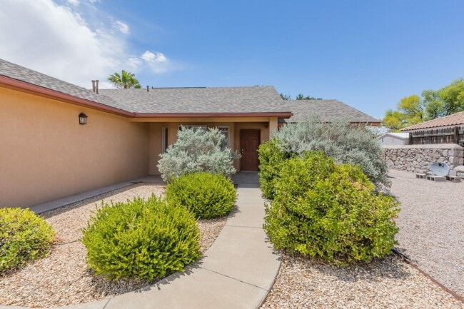 Building Photo - 3 Bedroom 2 Bath Home