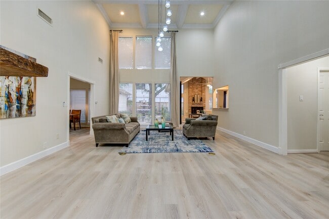 Building Photo - 714 Last Arrow Dr