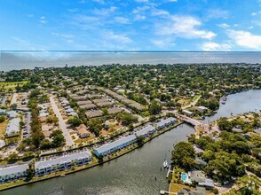 Building Photo - 3889 Pompano Dr SE
