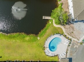 Building Photo - 212 Kara Lake Dr