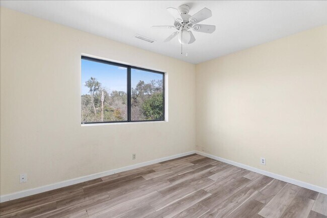 Building Photo - 2717 Knollwood Dr