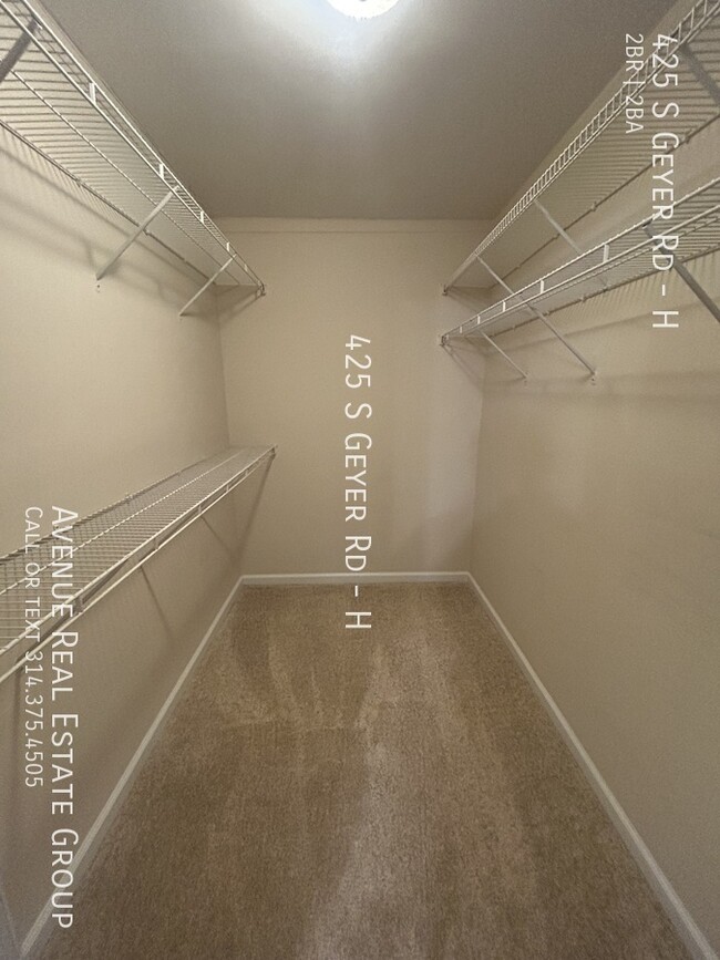 Building Photo - Minutes from Downtown Kirkwood