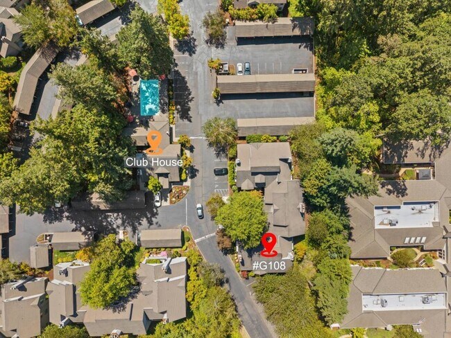 Building Photo - Stylish Lake Oswego 1 Bedroom Condo with Loft — Walk to Shops & Parks