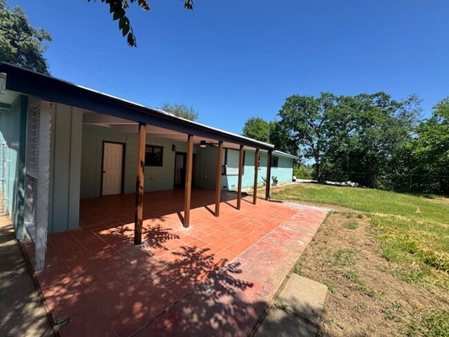 Building Photo - Beautiful West Redding Home -Small Pets Co...