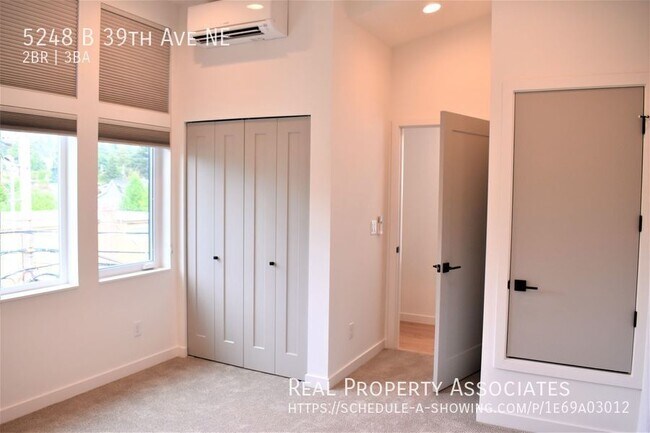 Building Photo - 5248 39th Ave NE