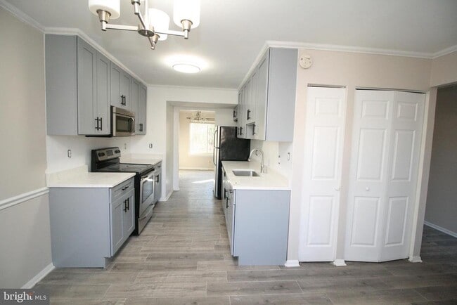 Building Photo - 8943 Centerway Rd