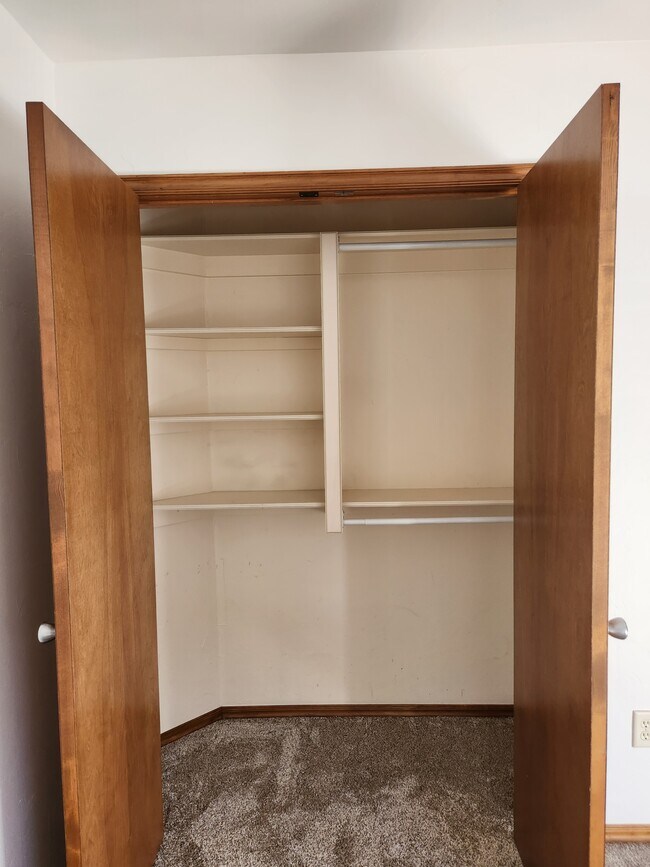 Building Photo - 3808 Kensington Dr