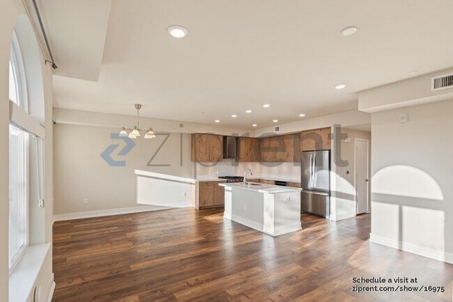 Building Photo - 1048 Monroe St