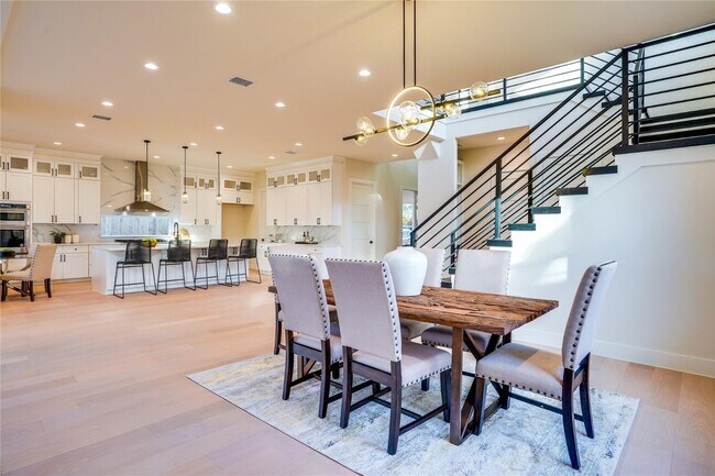 Building Photo - Open concept home with luxury finishes