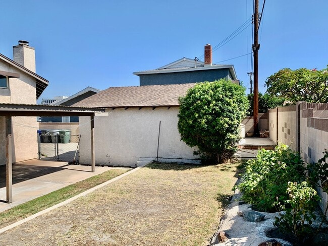 Building Photo - Charming Single Story Home
