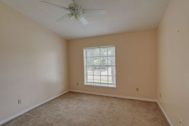 Building Photo - 5212 Abelia Dr